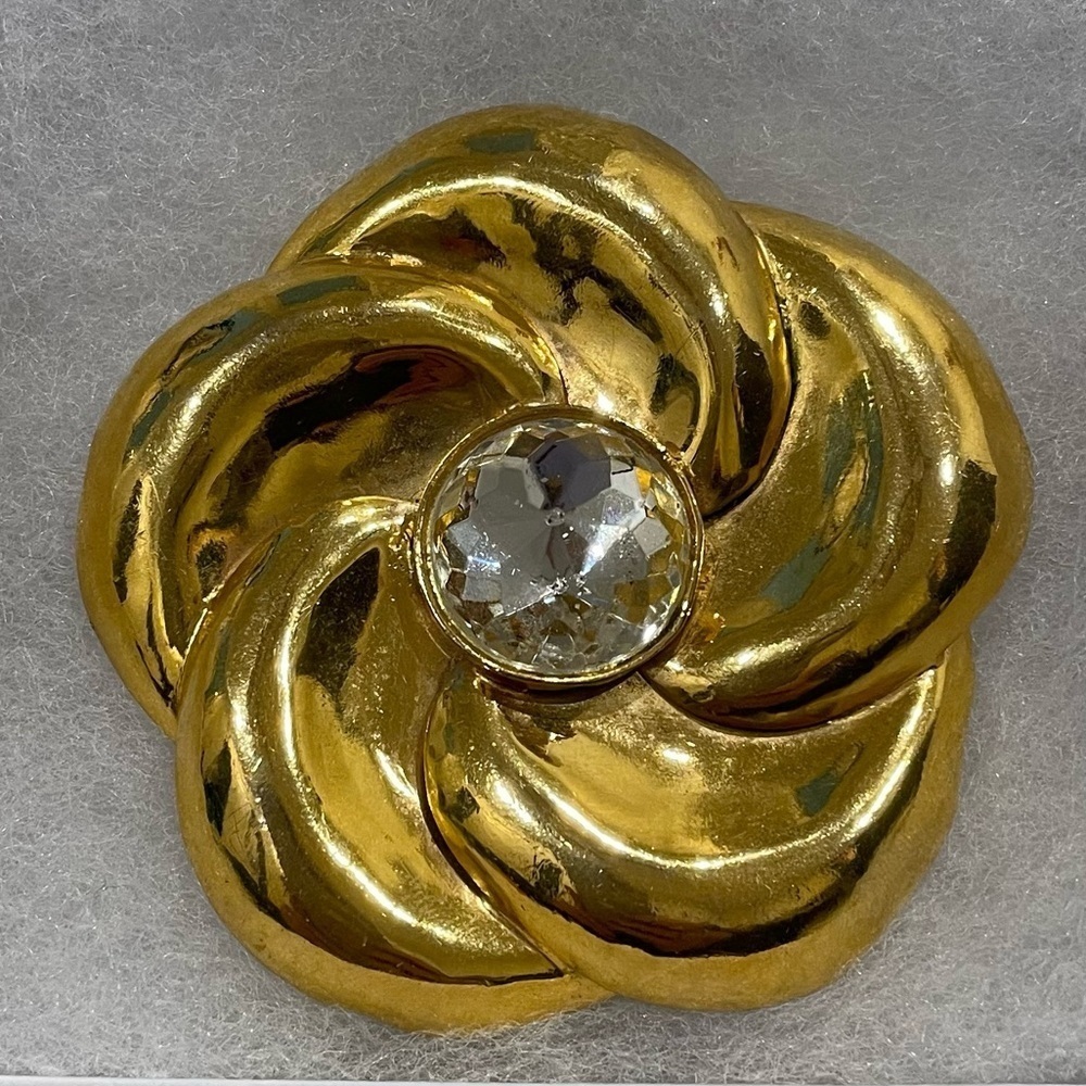 Frances Patiky Stein FPS 1980s Maison Gripoix Gold Glass Camellia Flower Brooch